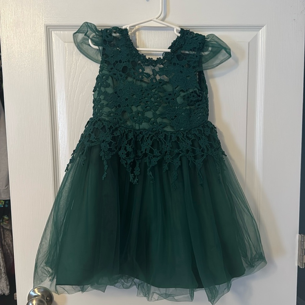 Green dress 
Size 5
Excellent condition worn once